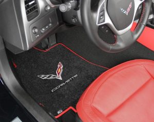 2014-corvette-stingray-flags-corvette-red-bindng-driver