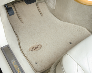 luxe-driver-in-car-with-patch