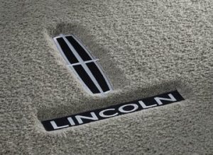 luxe-lincoln-closeup-web