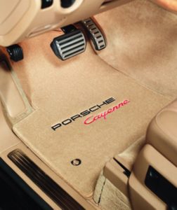porsche-cayenne-driver