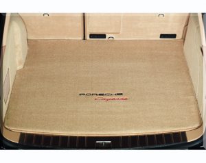um-cayenne-in-car-cargo-copy